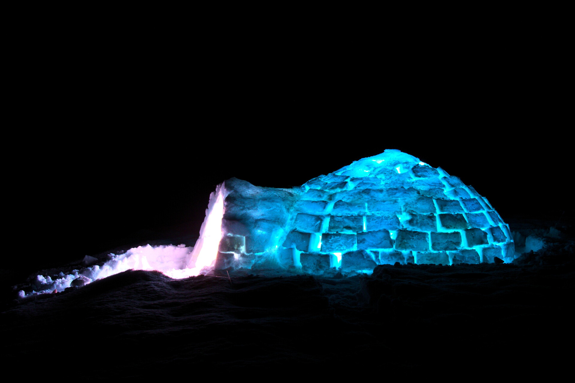 Ein Iglu aus Schnee bauen