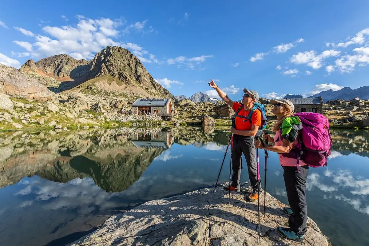 Vallonpierre-Hütte und See – Foto: Thibaut Blais, Nationalpark Écrins
