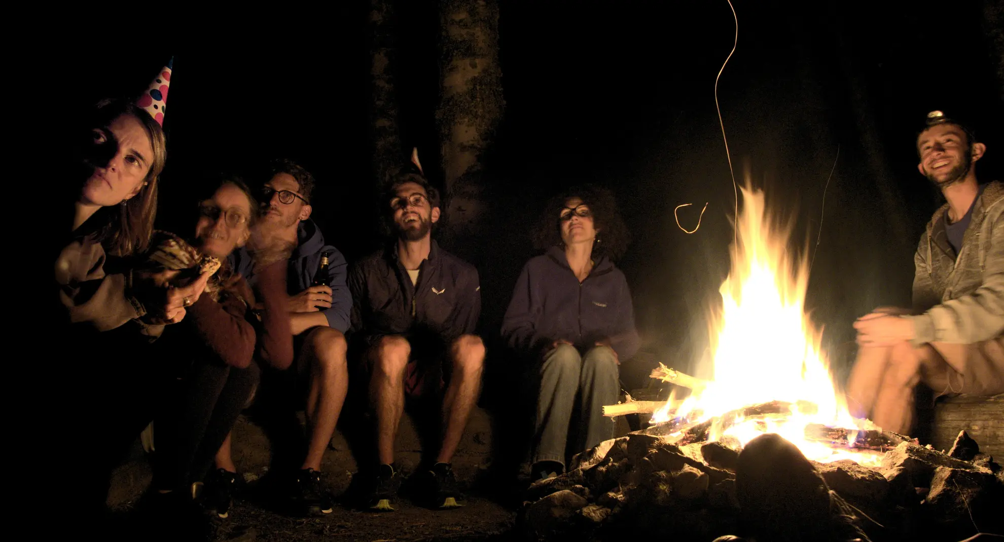 Bergfeuer bei Sonnenuntergang