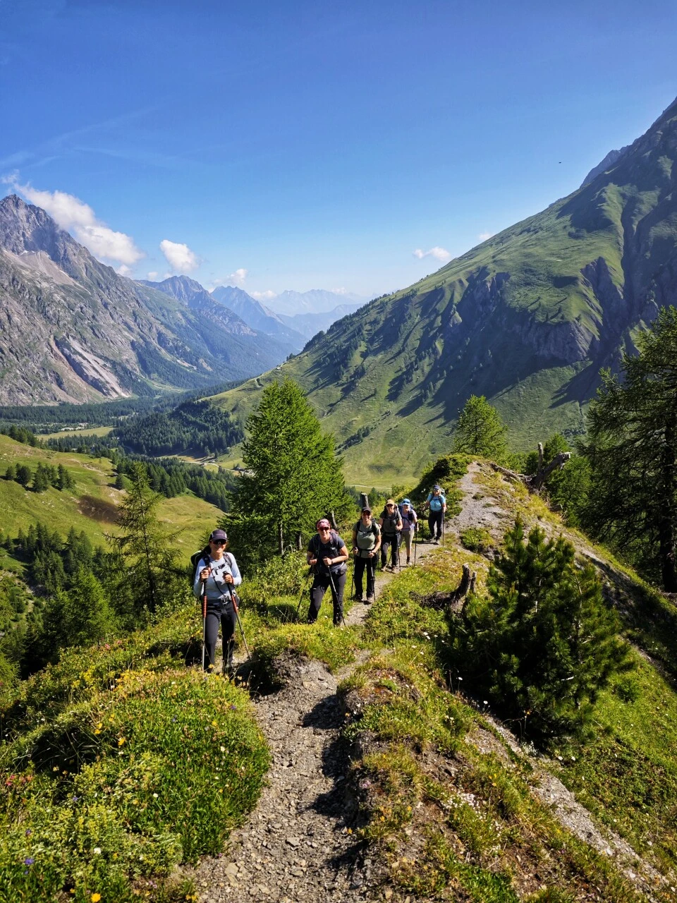 Der Höhenweg im Schweizer Val Ferret, Abstieg nach La Fouly