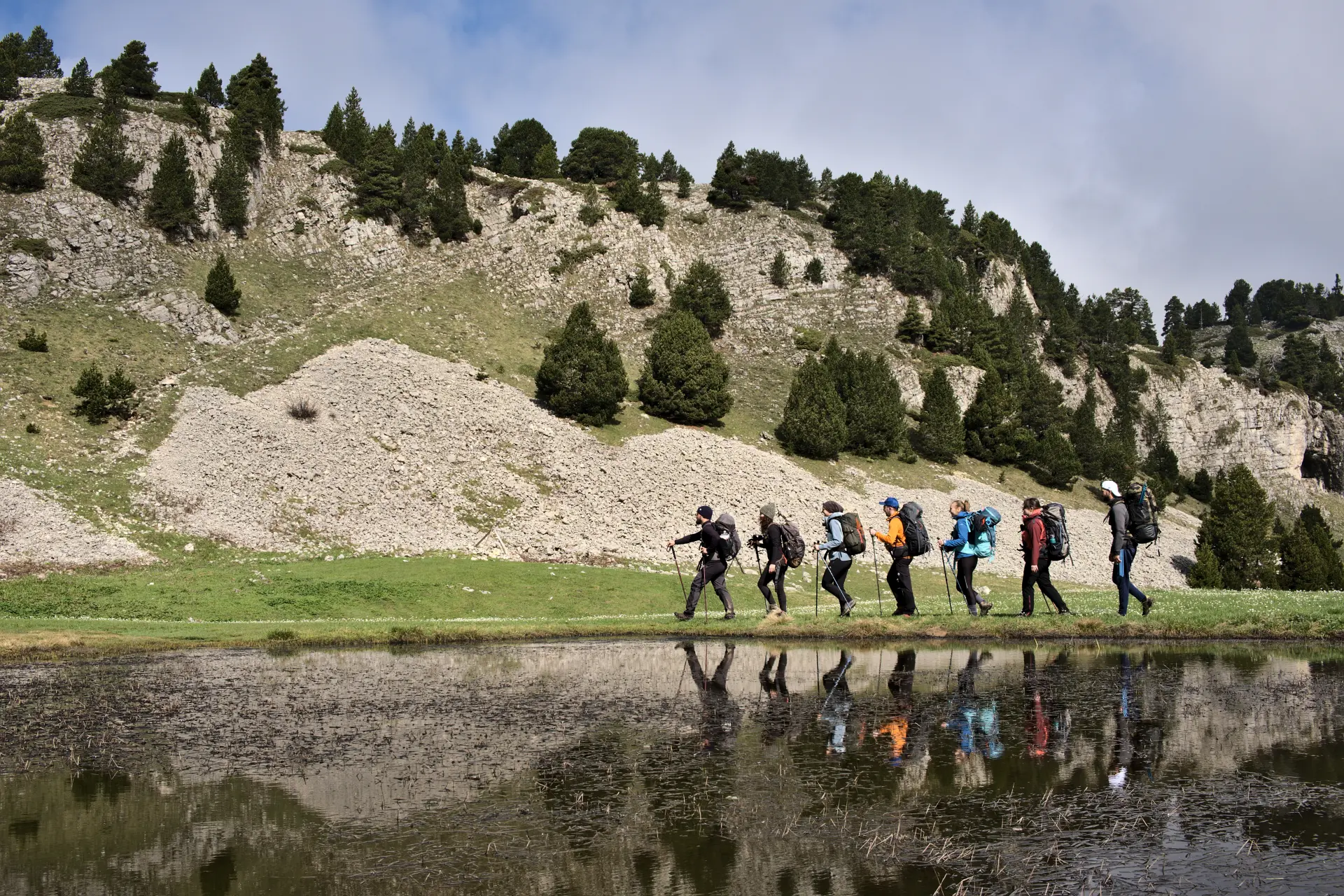 See auf den Hochplateaus des Vercors mit Wanderern